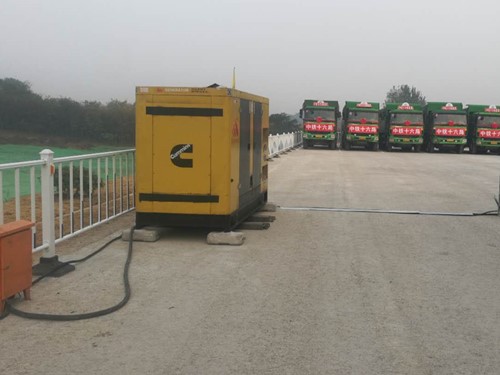 汨罗电力系统的稳定性和设备兼容性如何影响发电机组的频率规格？